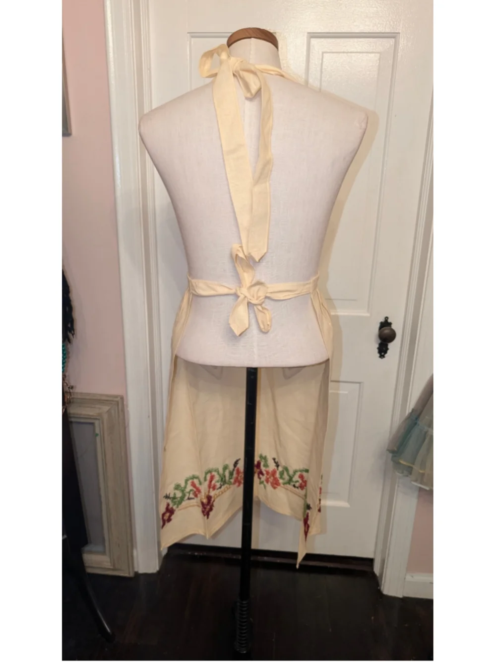 Vintage79s Kitchen Apron One Size Beige Red Floral Cross Stitch Embroidery